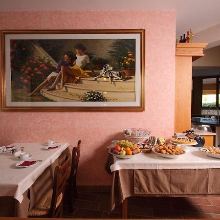 Hotel Ristorante La Bilancia Loreto Aprutino Exterior photo